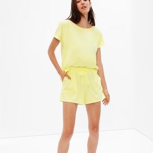 GapFit Brushed Tech Jersey set Shorts & shirt size Small NWOT